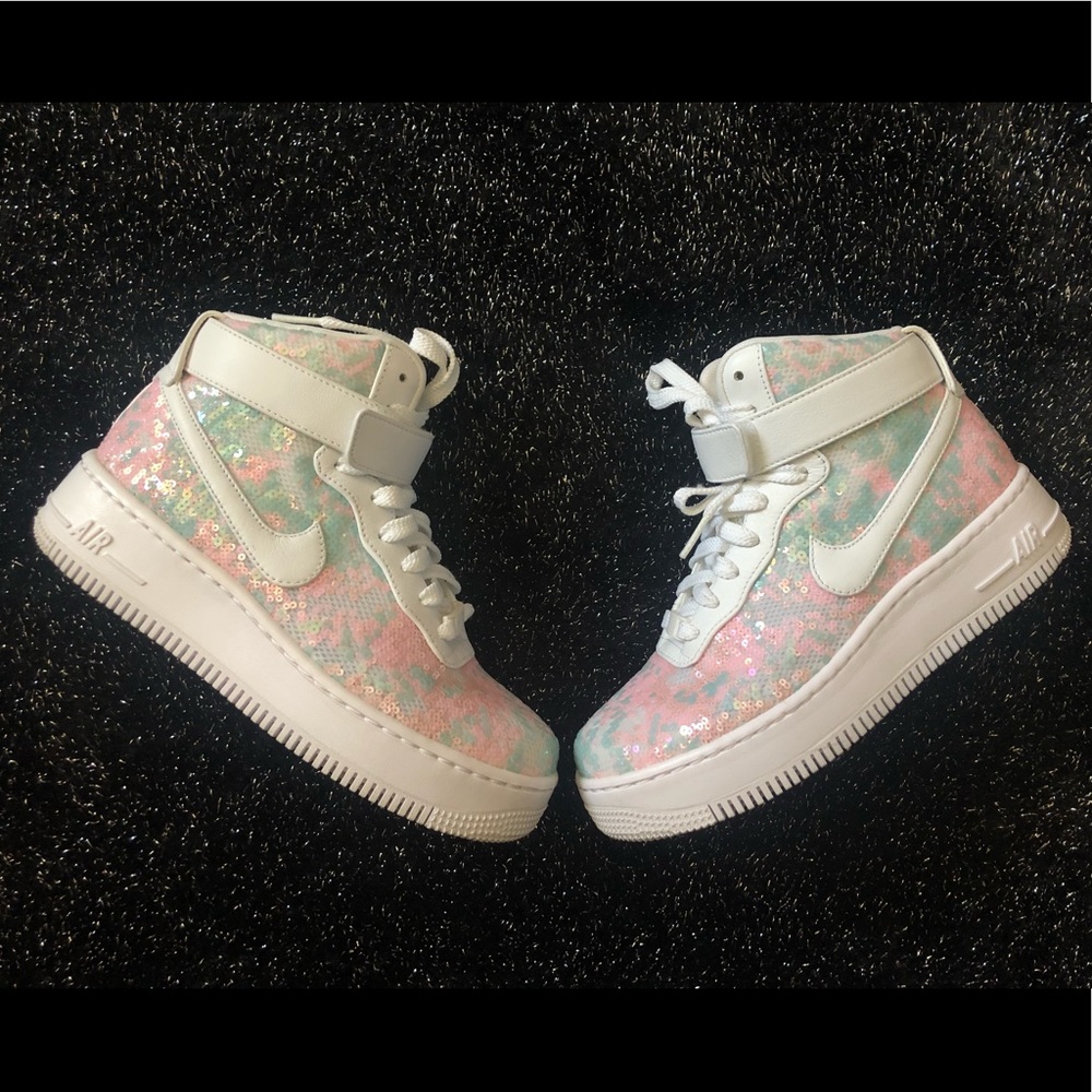 Nike Women’s Air Force 1 Upstep Hi LX